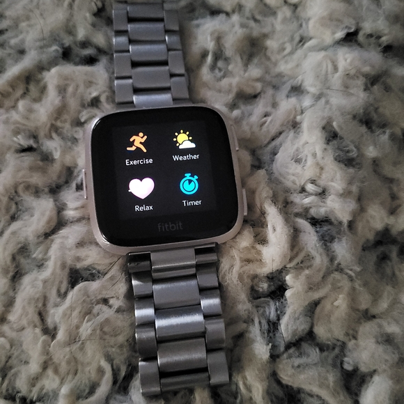 Fitbit Versa 2 - Picture 2 of 3